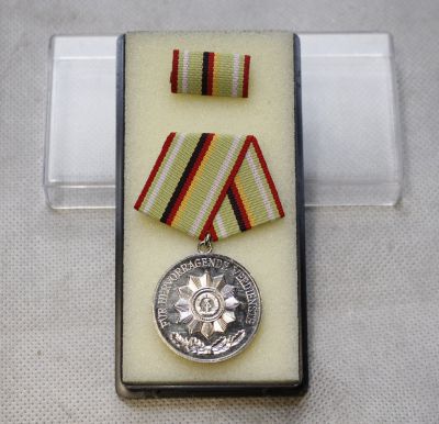 Medal DDR NVA za zasługi srebny  Nowy