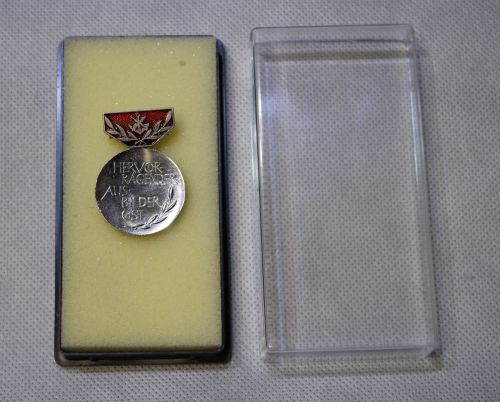 Medal DDR Wybitny Instruktor GST -Srebrny