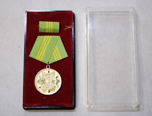 Medal DDR Volkspolizei 15 lat Służby Złoty