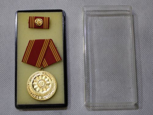 Medal DDR Volkspolizei 30 lat Służby Złoty