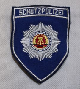 Emblemat DDR SCHUTZPOLIZEI  nowy