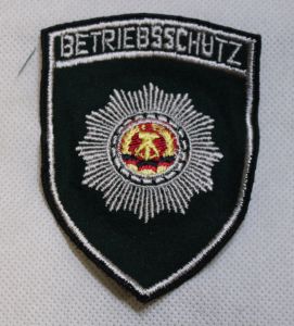 Emblemat DDR VOPO ´Betriebsschutz´NOWY
